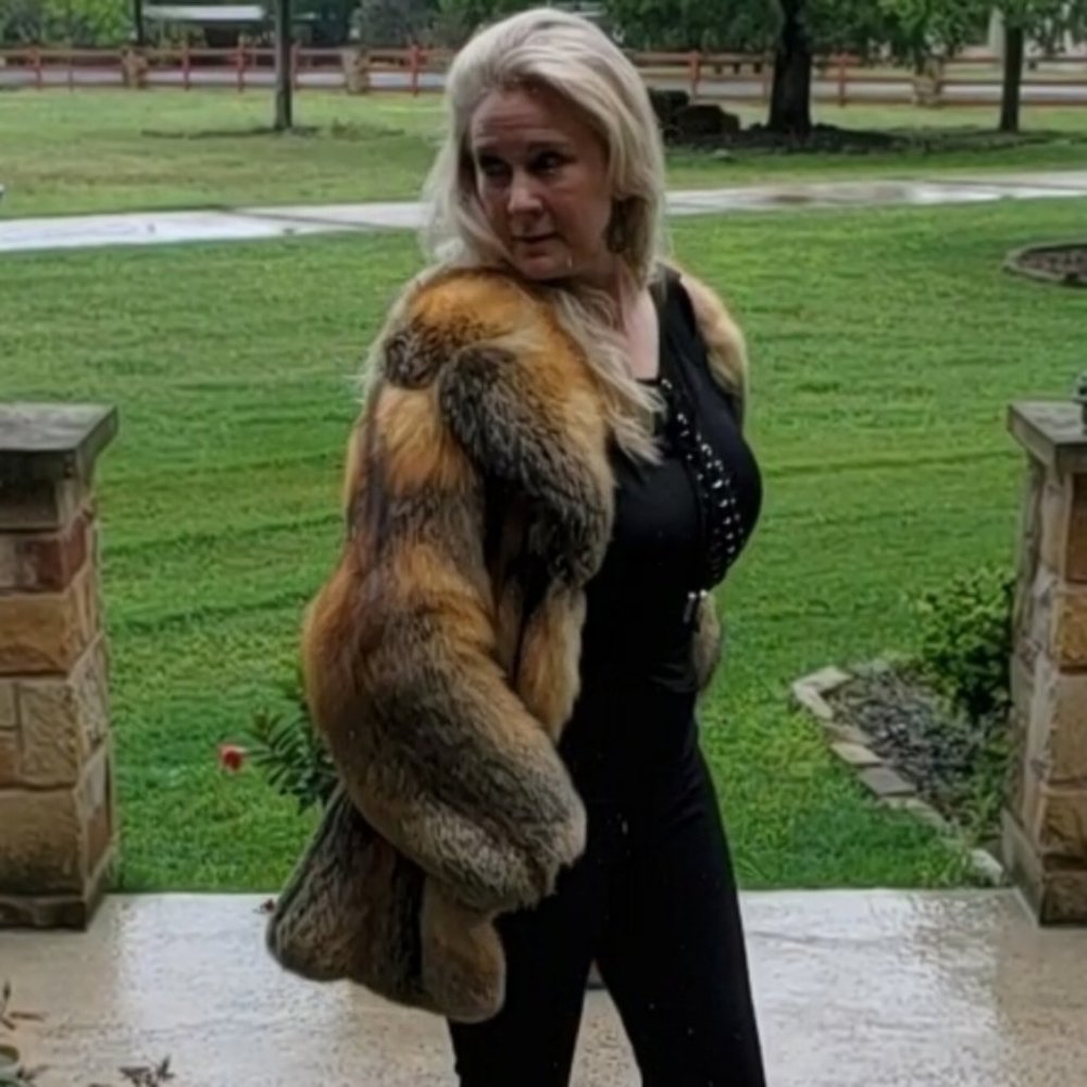 Amazing Parisian Red Fox Fur Coat - Picture 14 of 16